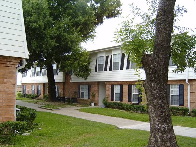 Bellfort Plaza Apts 2